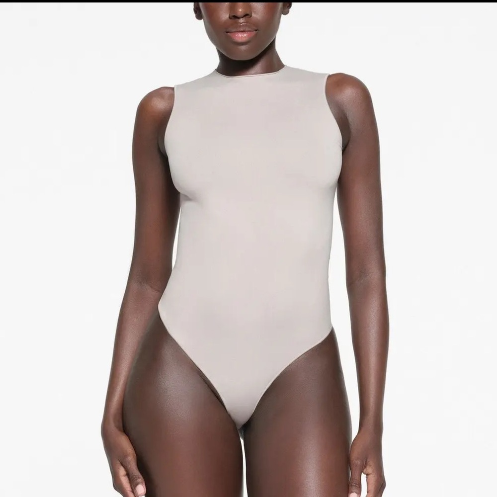 SKIMS ESSENTIAL CREWNECK BODYSUIT 4X/5X - Picture 1 of 3